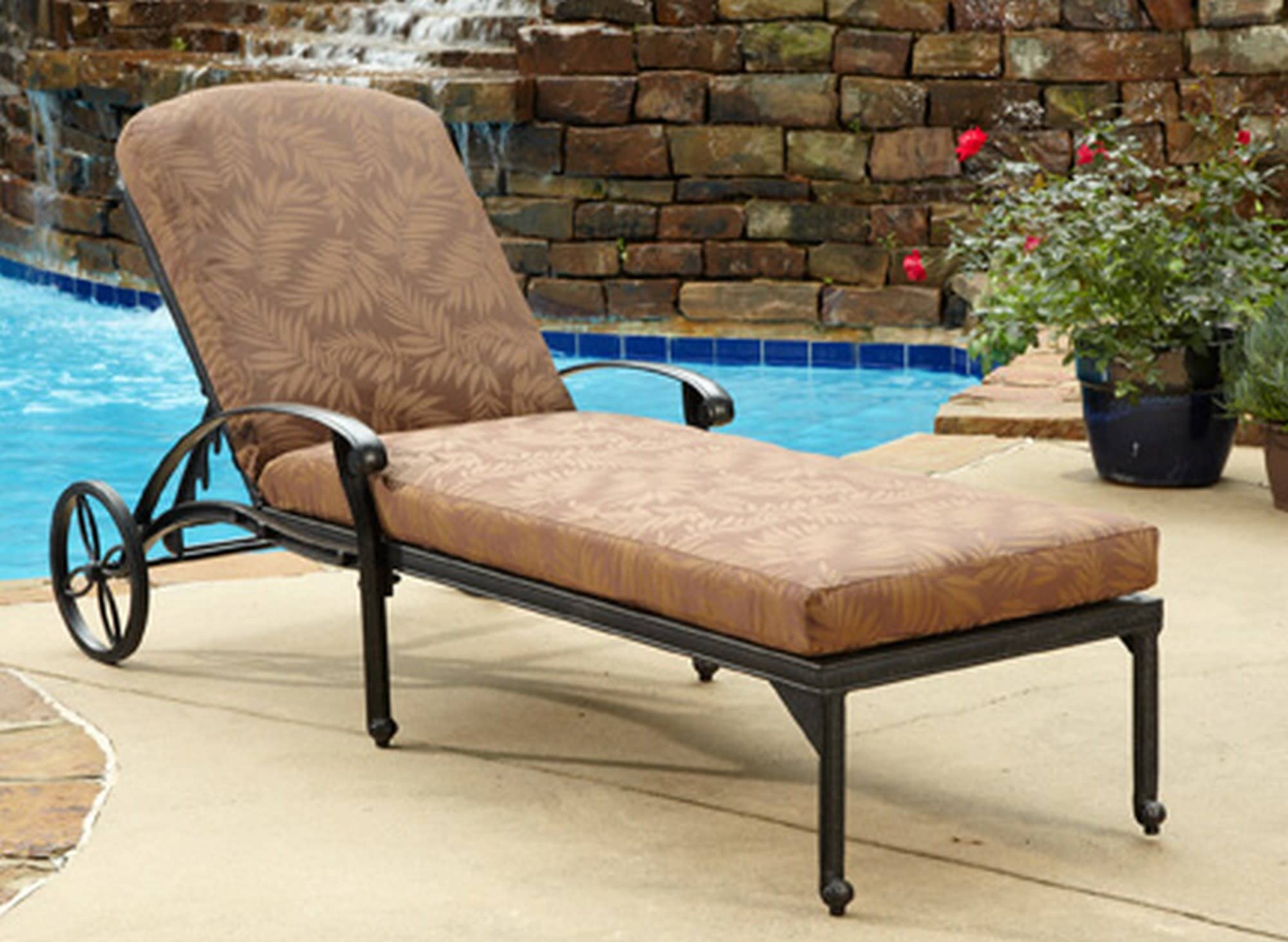 Coastal best sale chaise lounge