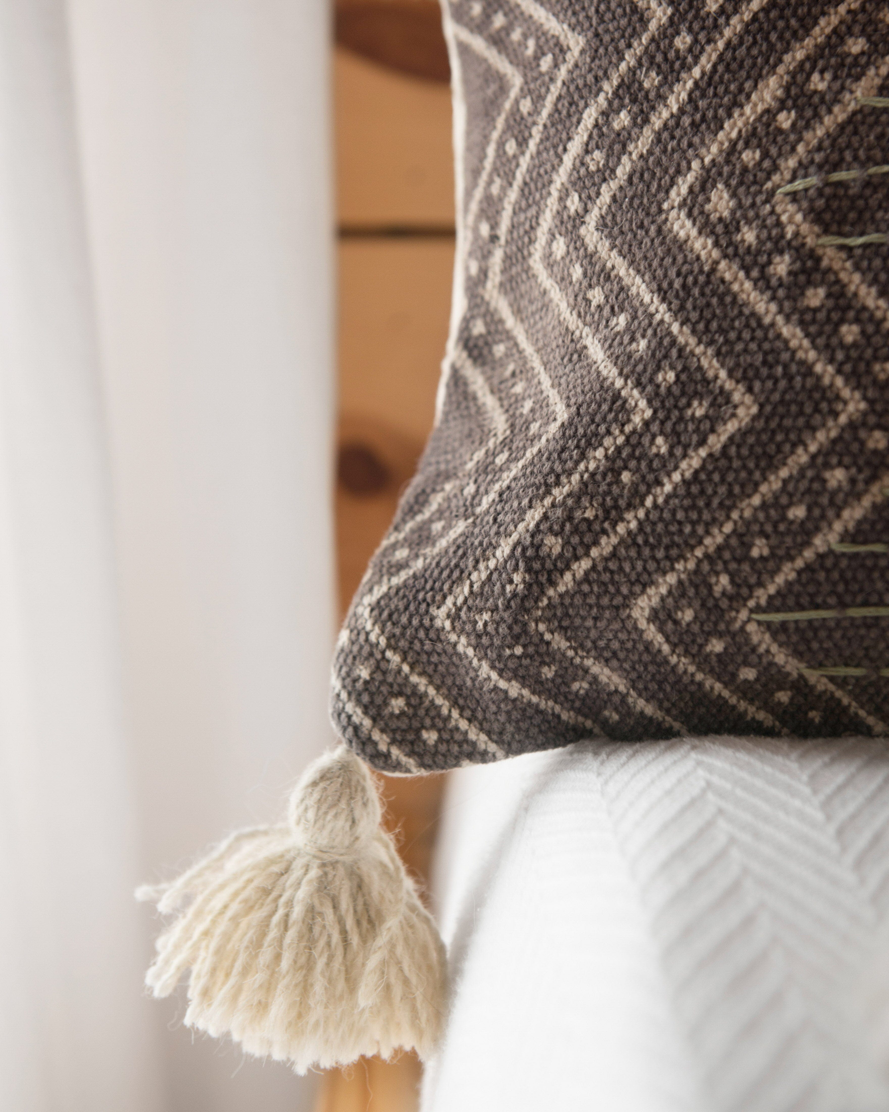 Loloi Kuala Pillow - Thumbnail 4